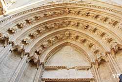 Cathédrale - Primatiale Saint-Jean - portail de droite