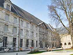 Abbaye Saint-Loup - Musée d'Art, d'Archéologie et de Sciences Naturelles  (doc. Yalta Production)