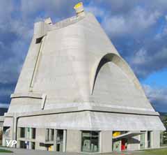 Site Le Corbusier - église Saint Pierre (conception, Le Corbusier architecte, assistant José Oubrerie, réalisation, José Oubrerie architecte)