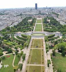 Tour Eiffel - le Champ de Mars, l'Ecole Militaire et la Tour Montparnasse
