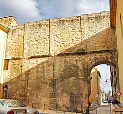 Mur du forum romain (doc. Yalta Production)