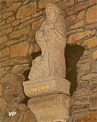 Statue de Saint-Herbot (granit, David Puech, XXIe s.)