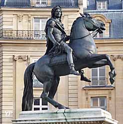 statue équestre de Louis XIV, place des Victoires (doc. Yalta Production)
