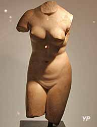 Musée de la Castre - torse féminin, marbre (époque romaine)