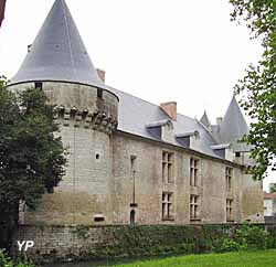 Château Phenix de Dampierre - façade Ouest (doc. B. Benetaud)