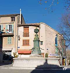 Saint-Cézaire-sur-Siagne - fontaine aux Mulets