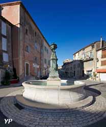 Saint-Cézaire-sur-Siagne - fontaine aux Mulets