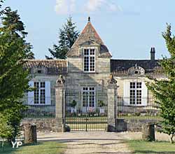 Château d'Abzac - cour arrière