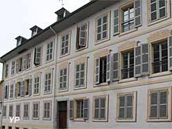 Visite de Chambéry - façade décorée en trompe-l'oeil