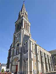 Église Saint-Aubin (doc. Mairie du Louroux-Béconnais)