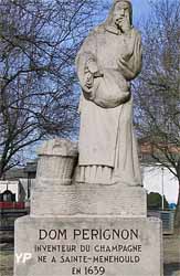 Statue de Don Pérignon (doc. Office de Tourisme du Pays d'Argonne Champenois)
