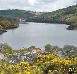 Lac de Guerlédan - site de Trégnanton (doc. Office de Tourisme du Kreiz Breizh - Rostrenen)