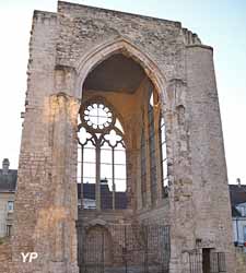 Vestiges de la collégiale Saint Barthélémy (XIe-XVIIIe siècles)