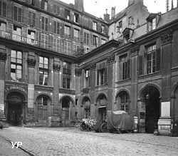 Cour d'honneur de l'hôtel de Saint-Aignan Seeberger 1910