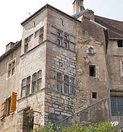Château de Marnay - tour carrée