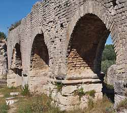 Aqueduc romain (doc. Office de Tourisme Intercommunal Alpilles en Provence)