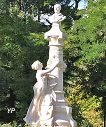 Statue à Charles Crozatier (sculpteur, Marius Barthélémy)