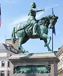 statue de Jeanne d'Arc place du Martroi (doc. Yalta Production)