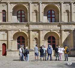 Château de Bournazel - cour d'honneur